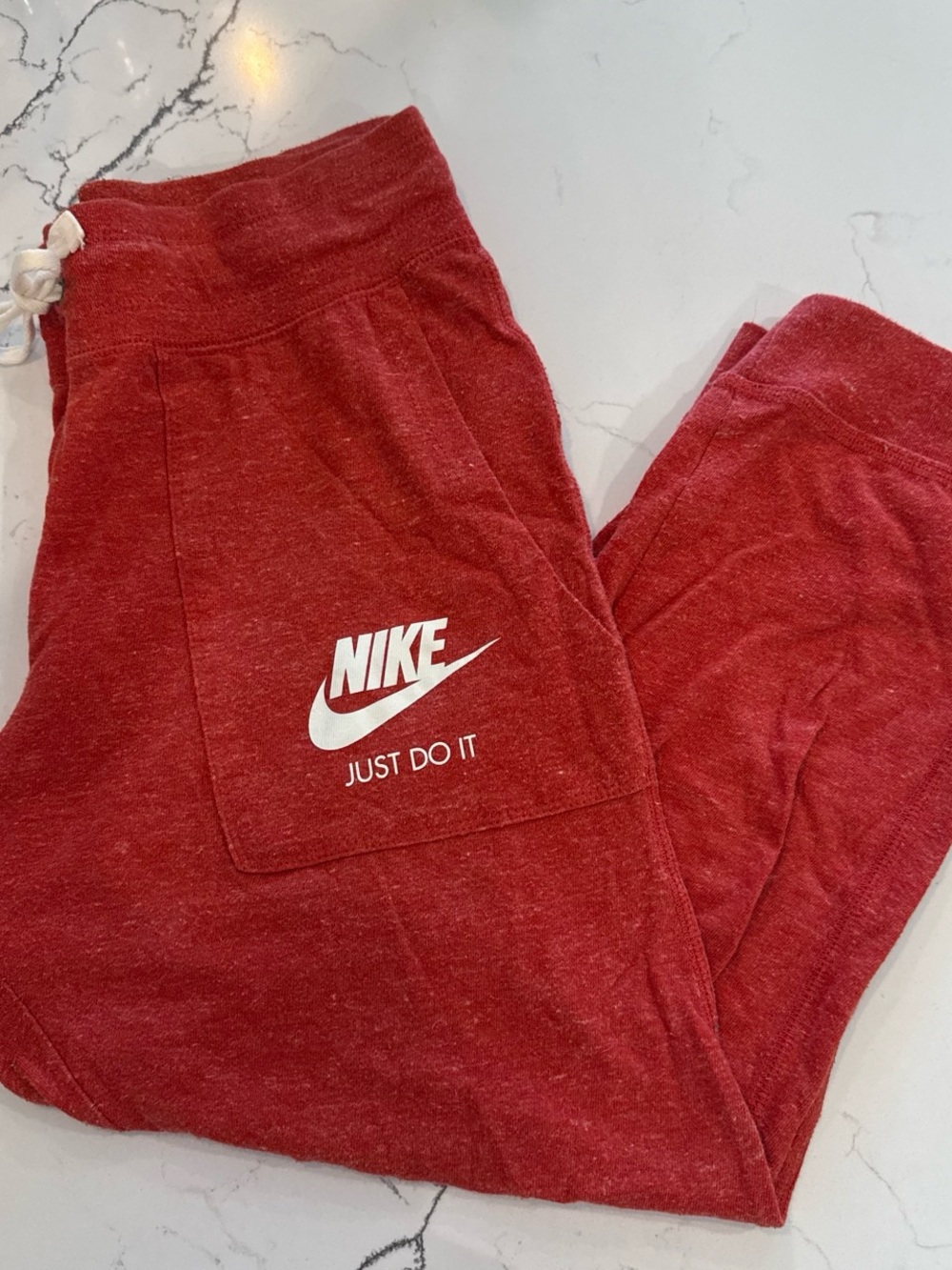 Cropped Nike sweatpants